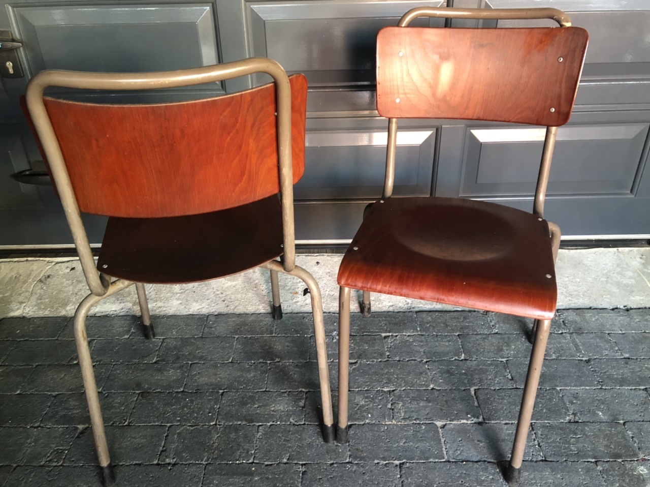 Stapelbare gispen terras stoelen model 106 tu delft vintage brocante oldschool schoolstoelen