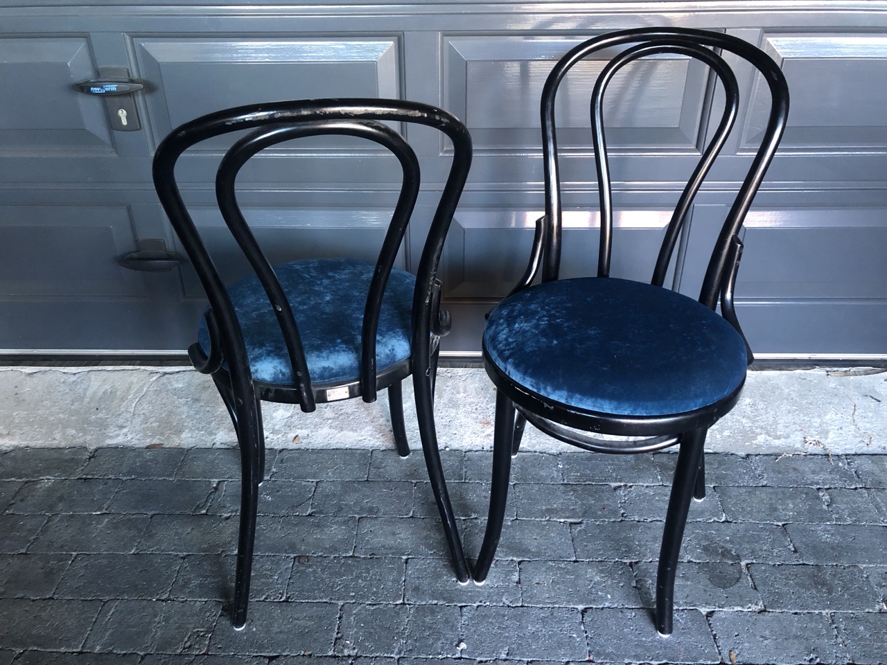 Thonet no14 bistrot chair blue velvet cafestoel bistrot chair holland apeldoorn dutch chairs